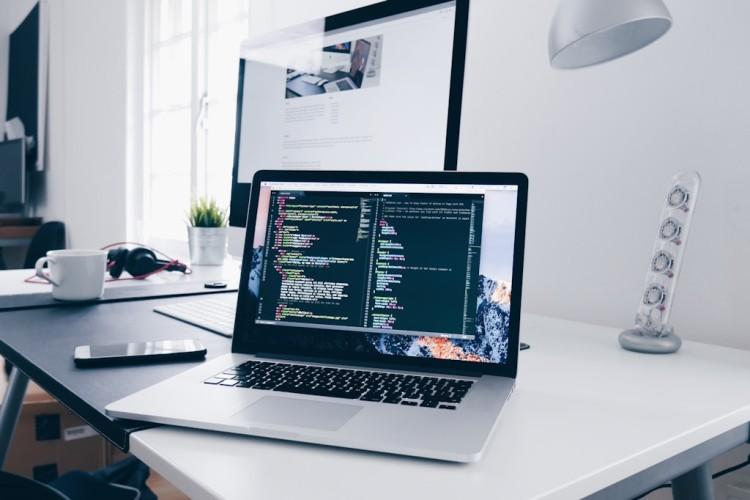 Tanie laptopy poleasingowe — czy to dobra inwestycja?