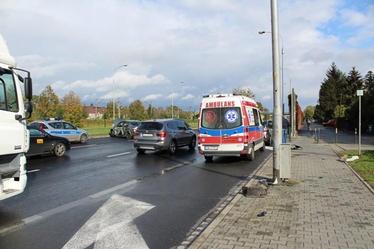 Wypadek na Psim Polu. Jedna osoba ranna [ZDJĘCIA]