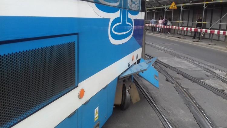 Wykolejenie tramwaju na Legnickiej. Jedna linia kursowała objazdem
