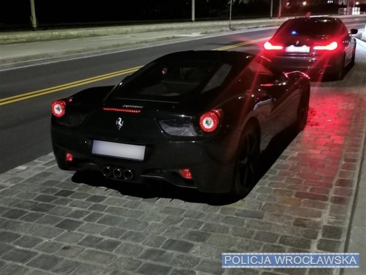Ferrari pędziło 100 km/h przez centrum Wrocławia. Mandat? 2500 zł