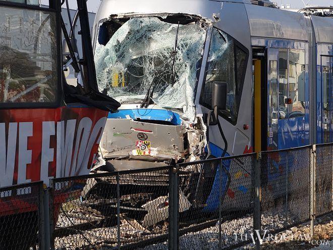 Zderzenie dwóch tramwajów na Legnickiej. 12 osób trafiło do szpitala