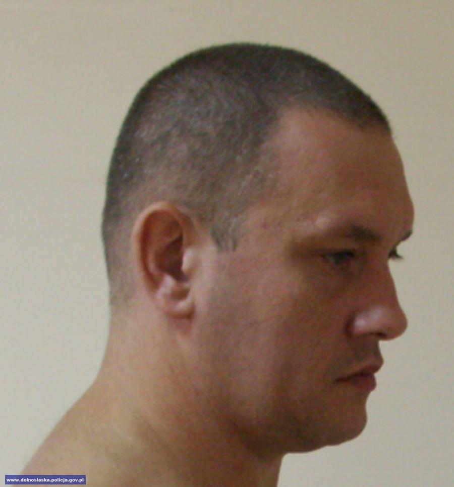 Podaje się za prokuratora albo uwodzi kobiety. Szuka go policja [ZDJĘCIA]