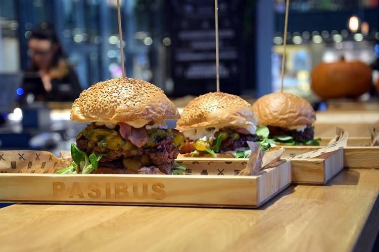 Jak szybko zjesz burgera? Pasibus organizuje mistrzostwa jedzenia na czas