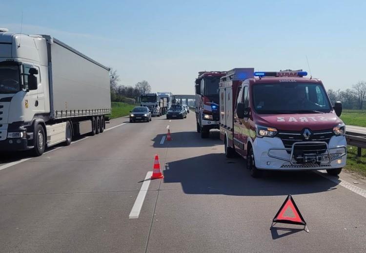 Wypadek na A4. Ranna trafiła do szpitala, autostrada zakorkowana