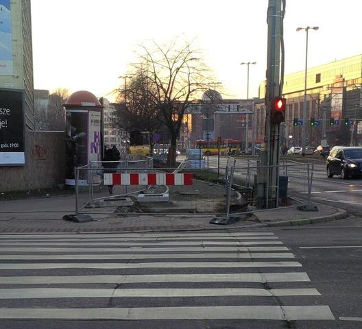 Trudności przy budowie drogi rowerowej na Traugutta. Ale termin na razie nie jest zagrożony