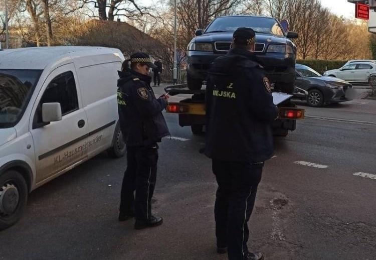 Źle parkujących kierowców we Wrocławiu nie brakuje. Z jakim mandatem muszą się liczyć?