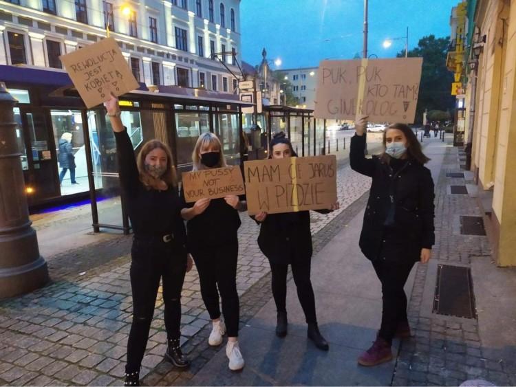 Wrocławskie restauracje włączają się w Strajk Kobiet [ZDJĘCIA]