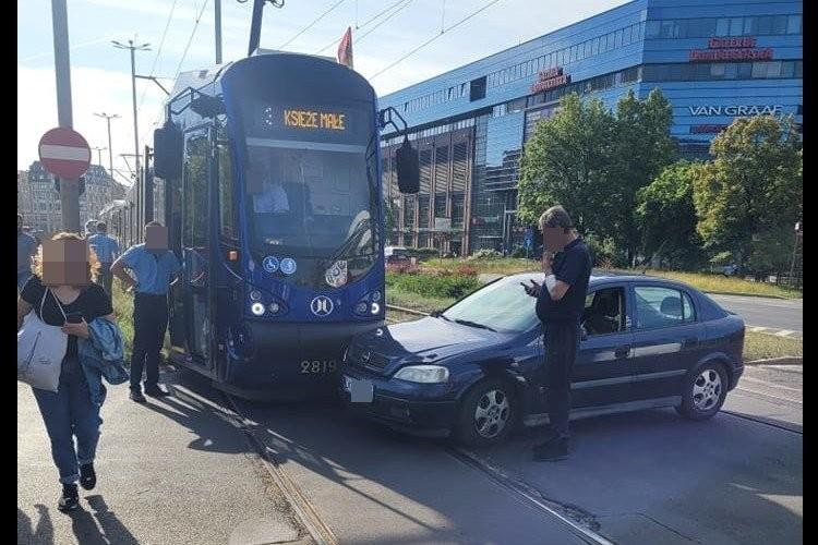 Wrocław: Dwa wypadki na dużych skrzyżowaniach w centrum miasta