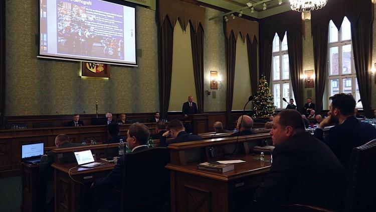 Budżet Wrocławia na 2018 rok przyjęty! Prezydent przekonuje, że 224 mln zł deficytu to nic złego