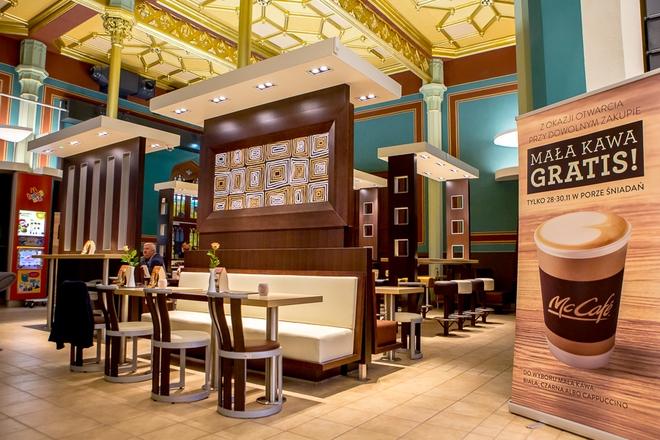 Popularny fast food wrócił na Dworzec Główny. Na pierwszych gości czekają promocje [FOTO]