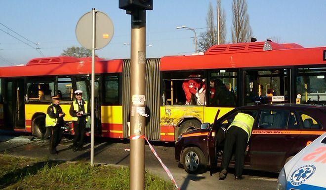 8 osób rannych w zderzeniu tramwaju i autobusu obok Browaru Piastowskiego