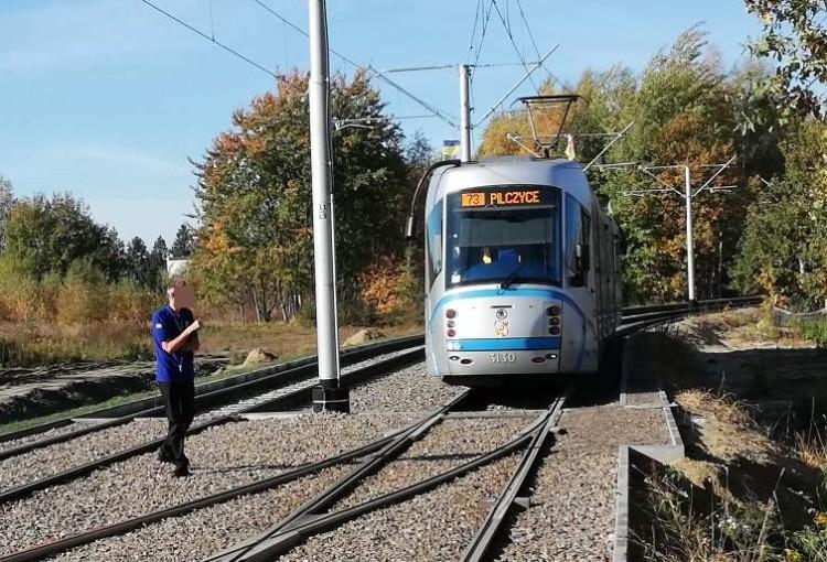 Wykolejenie tramwaju do Leśnicy. Skrócone linie i autobusy za tramwaj