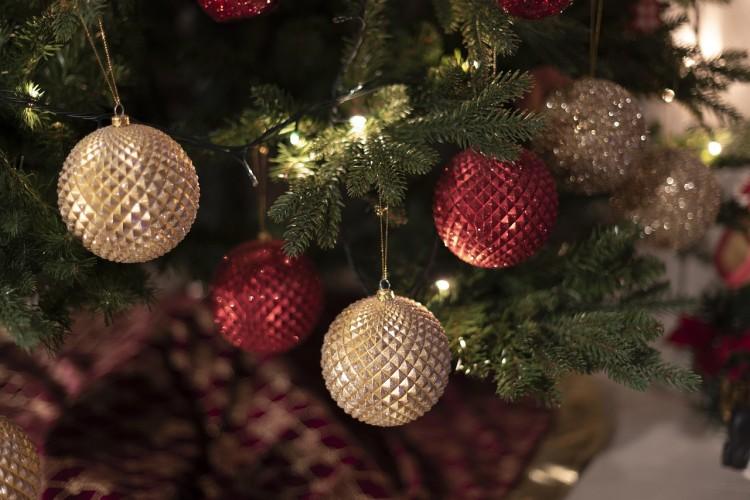 Normalne życzenia świąteczne na Boże Narodzenie 2023. Żadnych wierszyków! Aż 100 życzeń do wyboru! [24.12.2023]