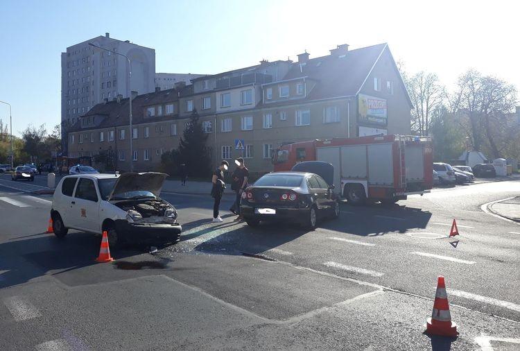 Kolizja dwóch samochodów na Kozanowie. Autobusy kursowały objazdem [ZDJĘCIA]