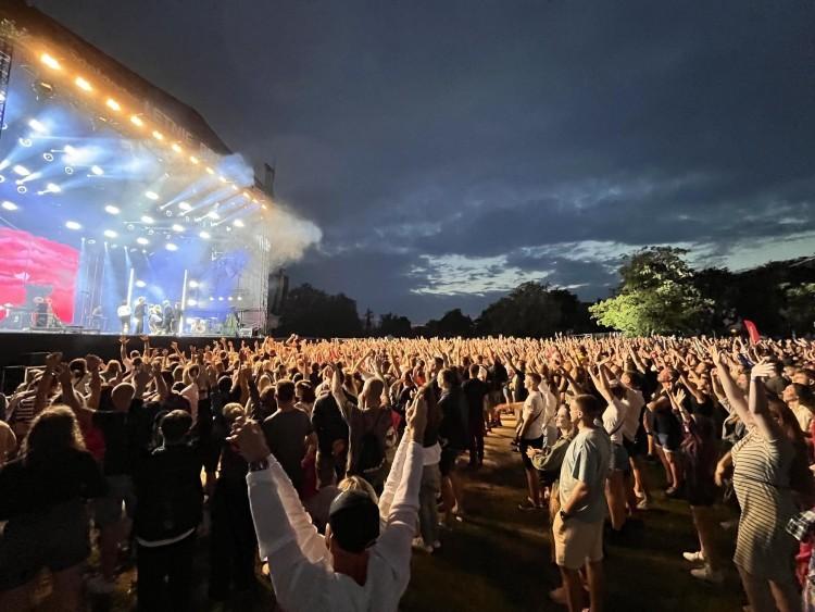 Letnie Brzmienia 2023 we Wrocławiu. Dwa dni na zdjęciach. Zobacz!