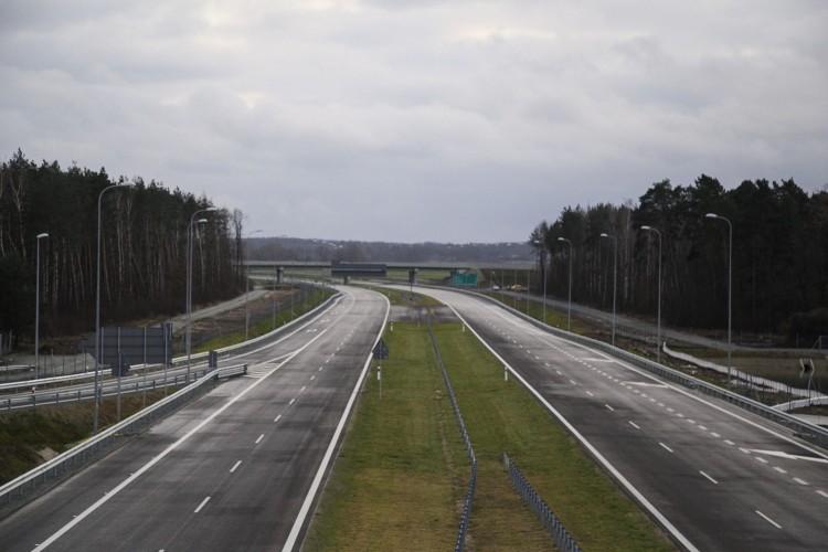 Jechał BMW prawie dwa raz szybciej niż można. Dogonił go nieoznakowany radiowóz [WIDEO]