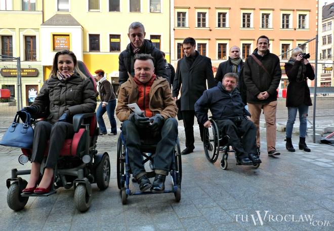 Pierwszy fragment szpilkostrady gotowy. Niepełnosprawni mówią jednym głosem: to najlepsze rozwiązanie