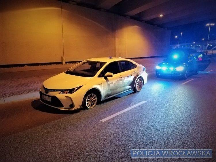 Pijany kierowca jechał autem bez jednej opony [ZDJĘCIA]