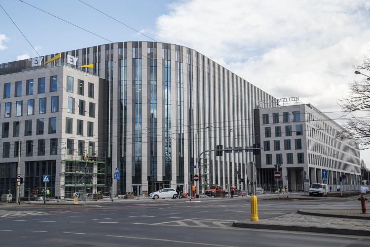 Nowy biurowiec przy Wroclavii już gotowy. Są pierwsi najemcy [ZDJĘCIA]