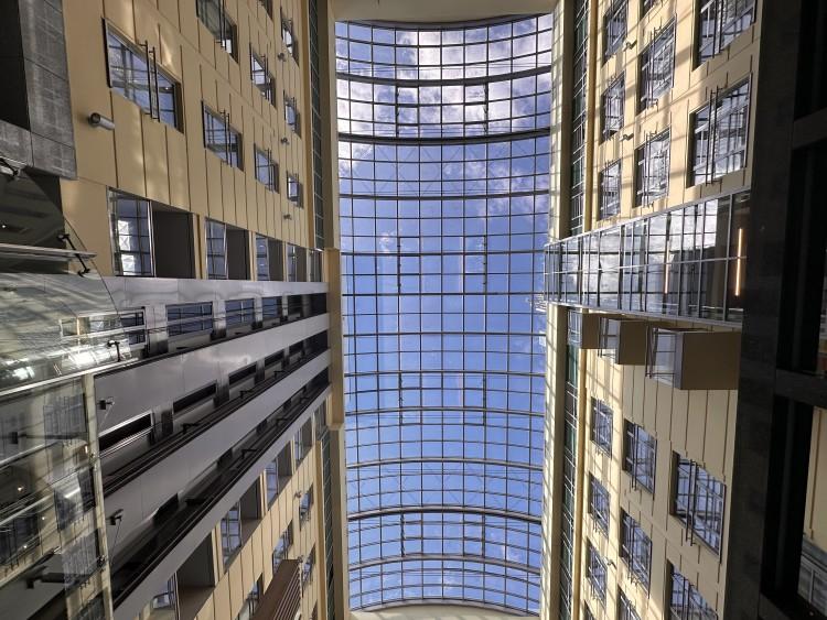 Największy hotel we Wrocławiu gotowy do otwarcia. Zapiera dech!