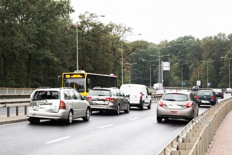 Korki na Milenijnym po kolizji 4 samochodów [ZDJĘCIA]