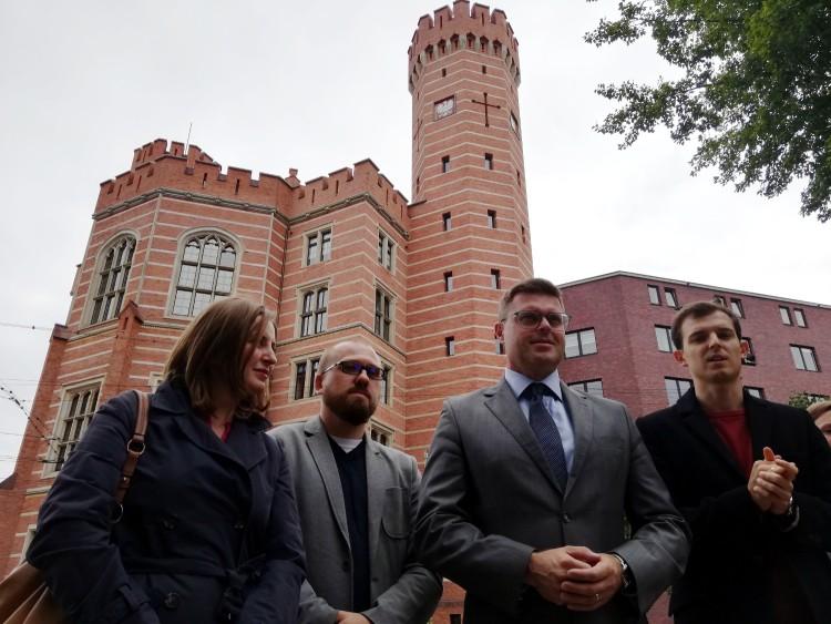 Michalak idzie do sądu „walczyć o prawo do zadawania pytań” i nie wyklucza, że złoży doniesienie na Dutkiewicza