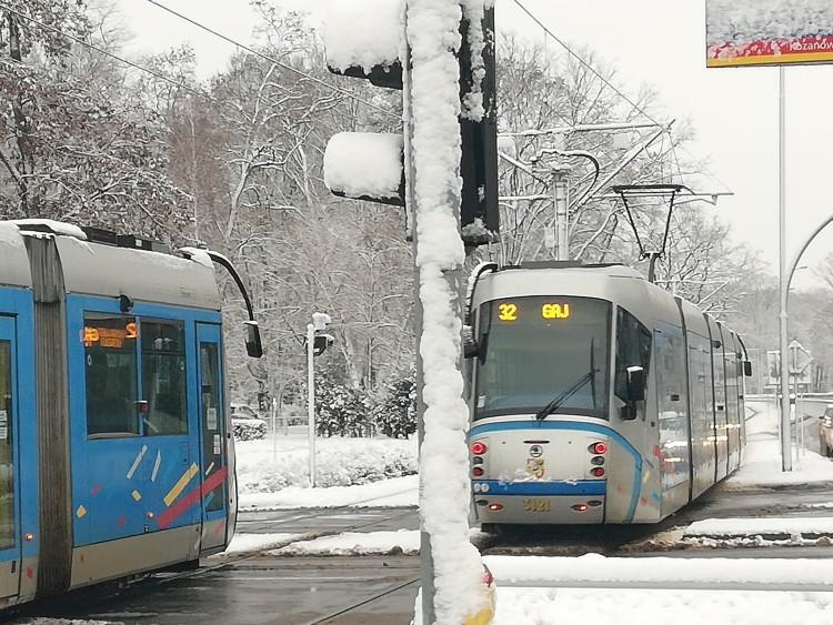 MPK przed atakiem zimy we Wrocławiu. W poniedziałek możliwe weekendowe rozkłady jazdy