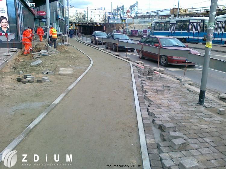 Budują drogę rowerową w centrum Wrocławia. Będą utrudnienia dla kierowców