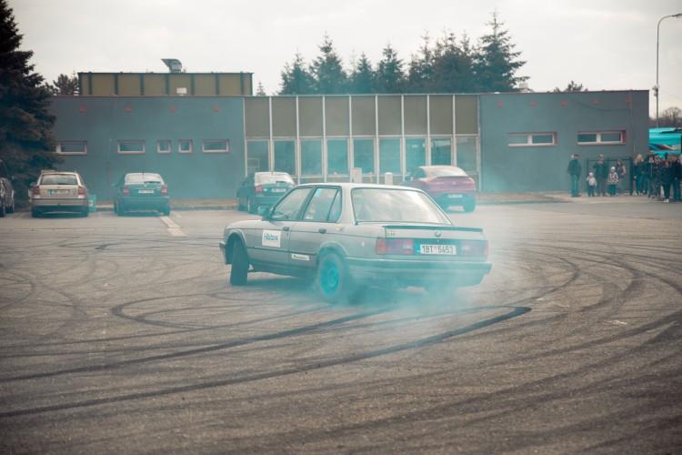 Pijany Gruzin driftował rodzinnym vanem na Nadodrzu