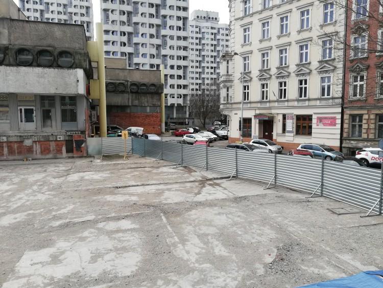 Zniknął fragment esplanady wrocławskiego Manhattanu [ZDJĘCIA, WIZUALIZACJE]