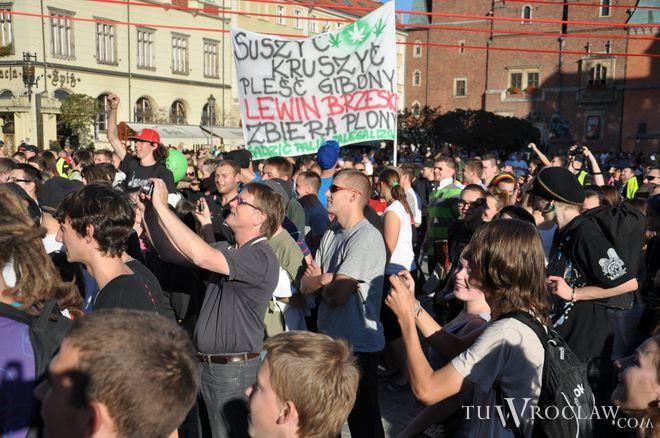 Wielki marsz przez Wrocław zwolenników marihuany. Nawet cztery tysiące uczestników