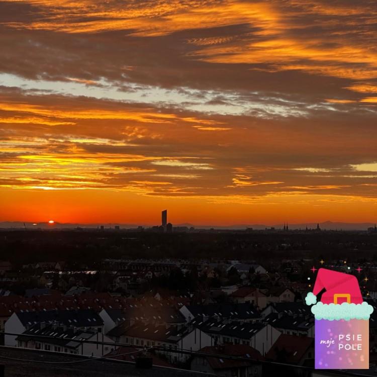 Złota godzina we Wrocławiu. Na niebie piękny spektakl