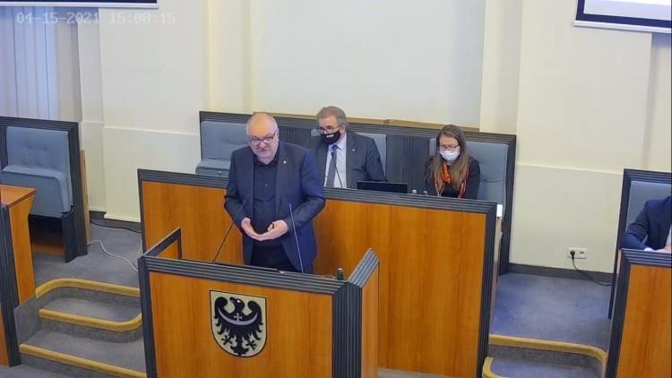 Pierwsza sesja po rozpadzie. Decyzja ws. muzeum poczty i awantura o reasumpcję