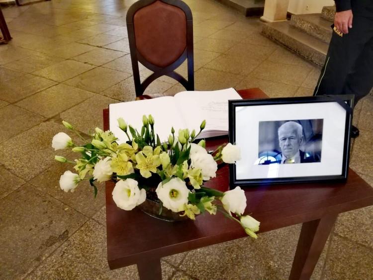 Do soboty można wpisać się do księgi kondolencyjnej Kornela Morawieckiego [ZDJĘCIA]