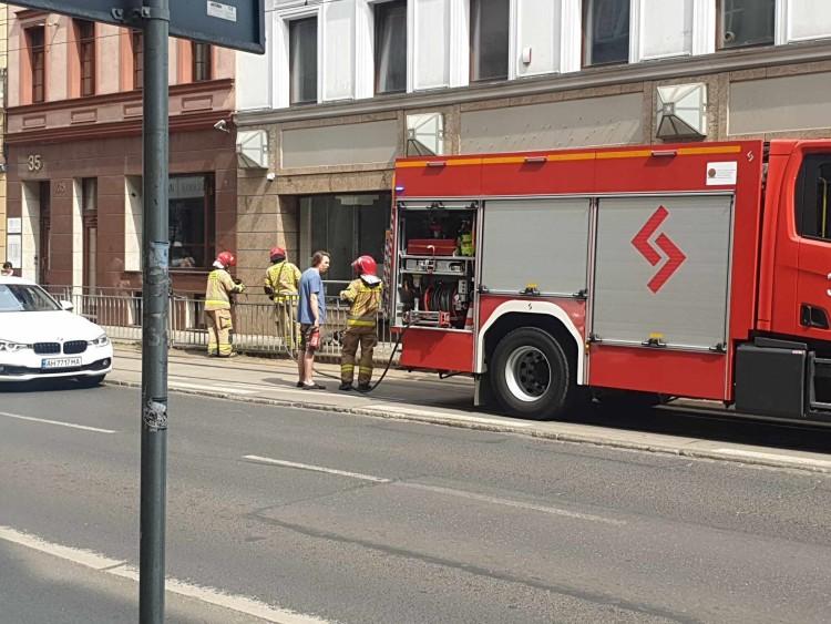 Wrocław: Pożar hulajnogi elektrycznej na Ruskiej [ZDJĘCIA]
