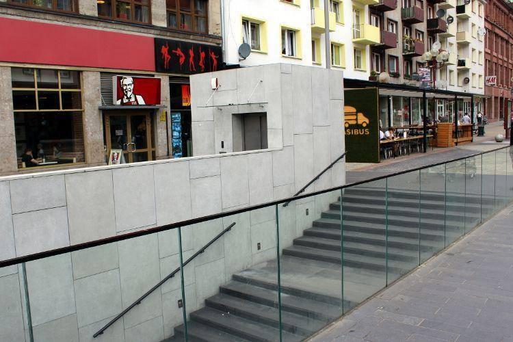 Centrum Innowacji w przejściu Świdnickim niedostępne dla niepełnosprawnych. Kiedy ruszy winda?
