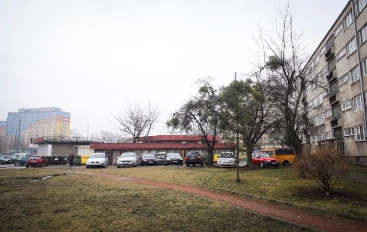 Ogrzewalnia dla bezdomnych uratowana. Miasto wycofuje się ze sprzedaży działki [ZDJĘCIA]