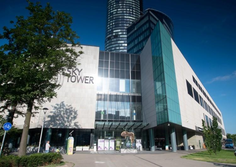 Zmiany w Sky Tower. Nowi najemcy i rozbudowa punktu widokowego