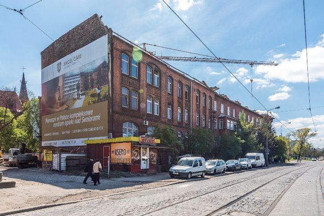 Przywracają do życia XIX-wieczny budynek szpitala w centrum Wrocławia. Urządzają tam... [ZDJĘCIA]