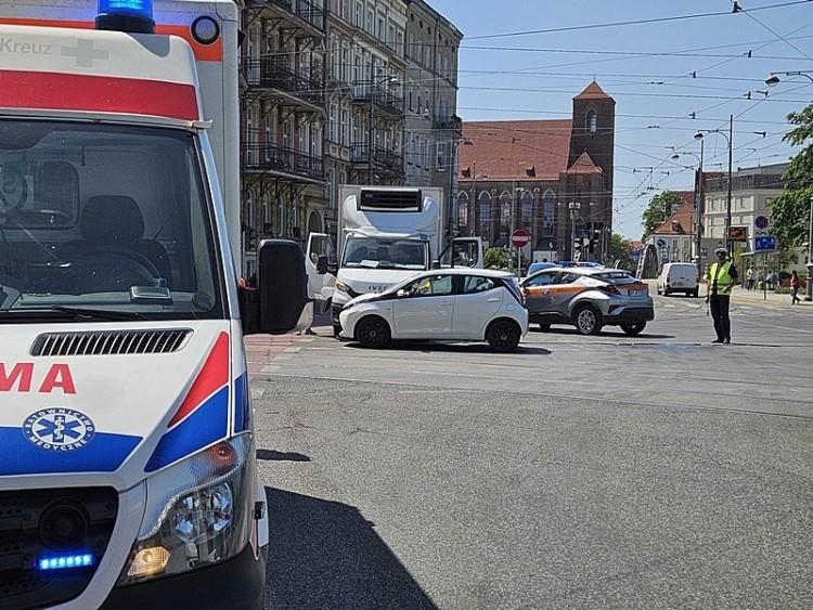 Wrocław: Wypadek na pl. Bema. Utrudnienia dla kierowców i pasażerów MPK [ZDJĘCIA]