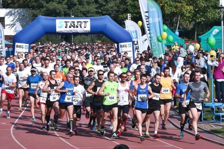 Sportowe zawody programistów. Bieg na 10 kilometrów oraz rzut... komputerem