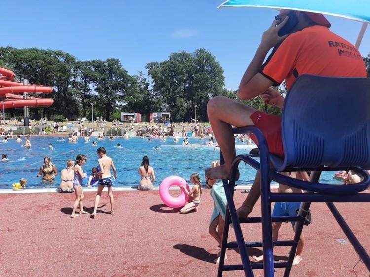 Ekstremalne upały. Kąpieliska pękają w szwach. Gdzie nad wodę we Wrocławiu i okolicach?