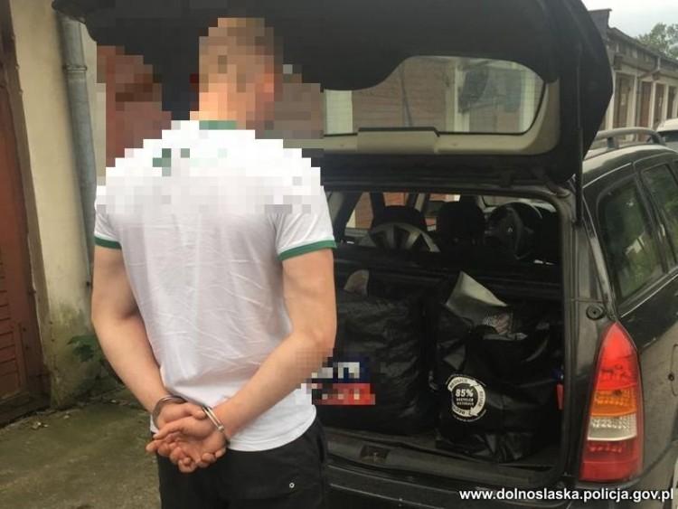 Kibole z Wrocławia prowadzili lewy biznes. Wpadli z towarem