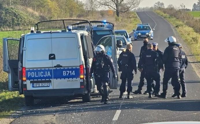 Wypadek radiowozu pod Wrocławiem. Rannych czterech policjantów