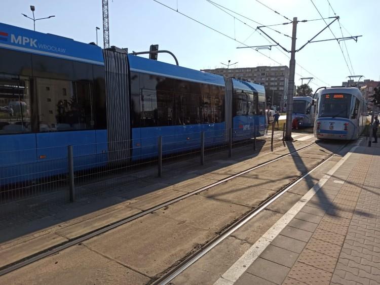 Utrudnienia w ruchu MPK. Awaria tramwaju, korki i kolizja z samochodem