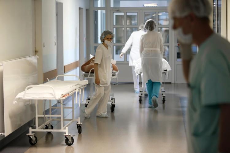 Jeden człowiek może zarazić aż 17 innych. Niebezpieczna choroba we Wrocławiu