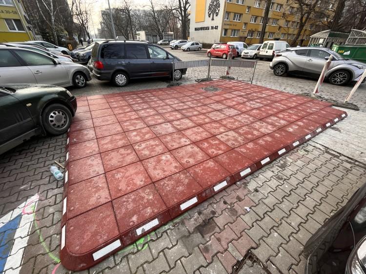 Lądowisko na Popowicach? Co to za czerwona wyspa? - dziwią się mieszkańcy