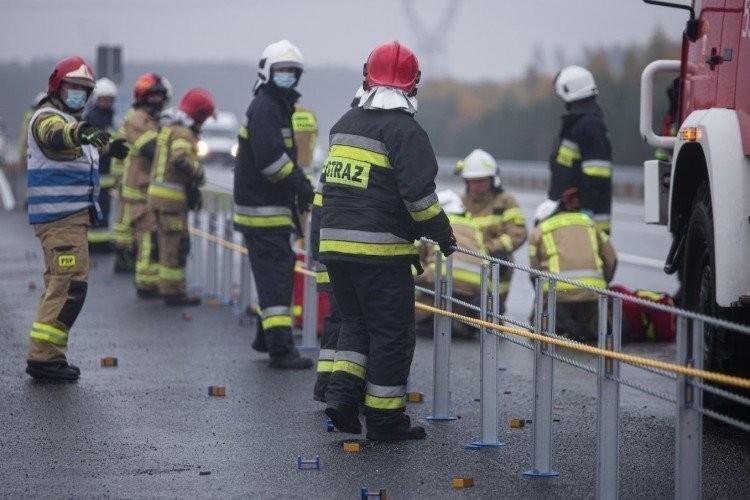 Poważny wypadek autokaru na A4. Autostrada jest zablokowana