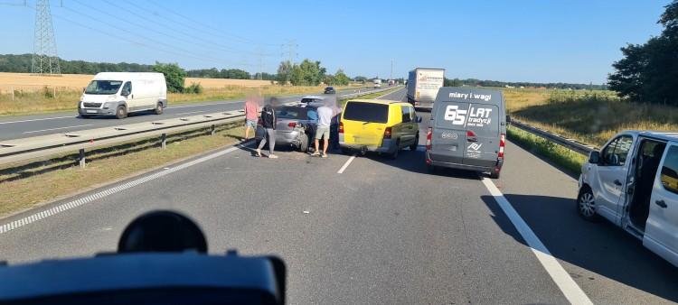 Karambol 7 aut na autostradzie A4. Droga w stronę Wrocławia zablokowana