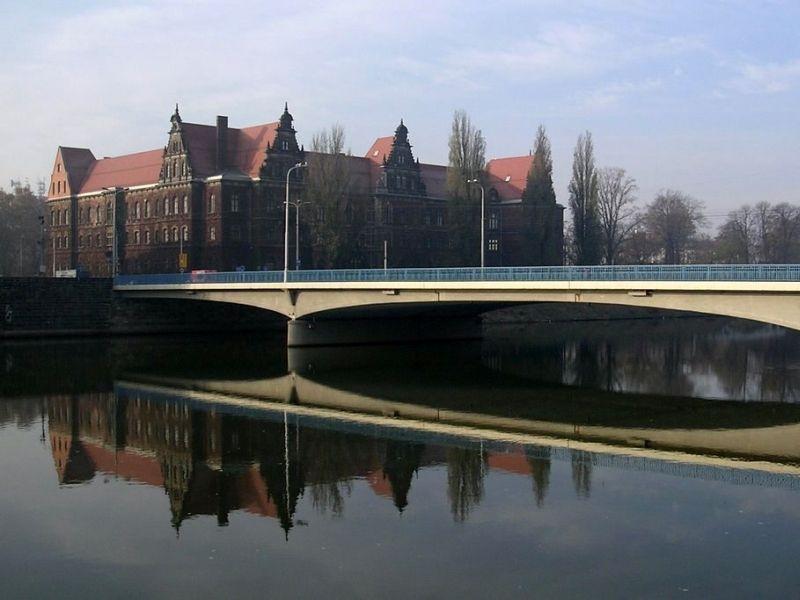 Prace pod mostem Pokoju dobiegają końca. Usunęli pozostałości po starej przeprawie